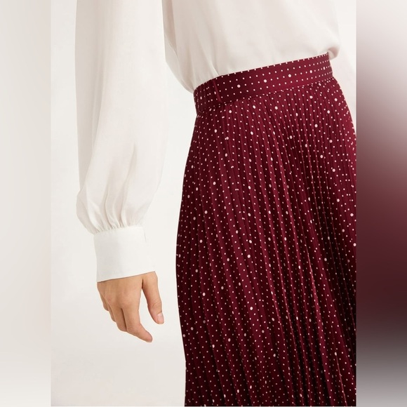 NWT Free Assembly Elegant Burgundy Pleated Skirt Women’s Size Small - Picture 4 of 7